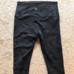 Black camo lululemon cropped leggings